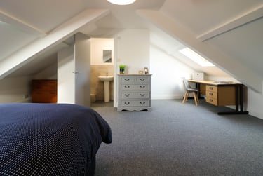 7 bed house, May Terrace, Lipson, Plymouth, PL48PP - Image 3